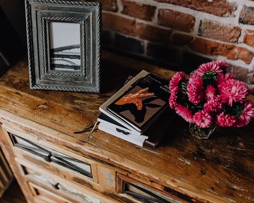 home-decor-photo-frame-flowers-pink-flowers