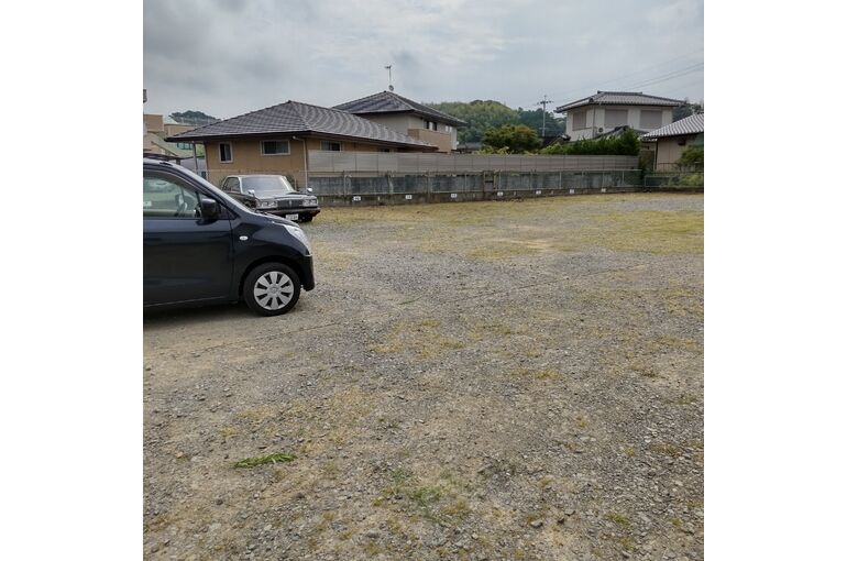 上原町の草刈り除草作業中